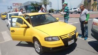 El director de Autotransporte de Torreón, Marco Mora Varela, informó que hasta las tres de la tarde, hora en que termina la jornada de los inspectores de la dependencia, fueron llevados al corralón una decena de vehículos. (CORTESÍA) 