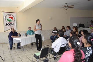 Reunión. Organizaciones civiles de La Laguna de Durango platican sobre proyectos con la diputada federal Rocío Rebollo.