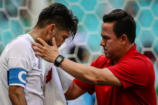 Oribe Peralta sufrió la fractura de nariz en el encuentro entre el Tri Olímpico ante Fiyi en Río de Janeiro. (EFE)
