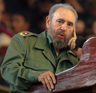 Castro cumple este sábado 90 años en un país que implementa una modesta apertura a la iniciativa privada, políticas de descentralización y el acercamiento a su archienemigo de décadas, Estados Unidos. (ARCHIVO)