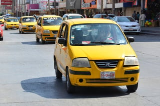 Pendiente. Los grupos de taxis han solicitado el apoyo de las autoridades por temor a Uber. (ARCHIVO)