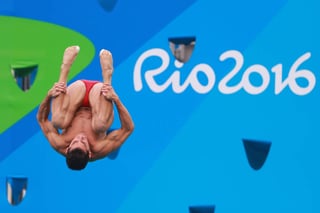 Rommel Pacheco, de México, durante la clasificación de los clavados en la categoría trampolín 3 metros varonil de los Juegos Olímpicos de Río 2016 en Centro Acuático María Lenk, en Río de Janeiro. (Jam Media)