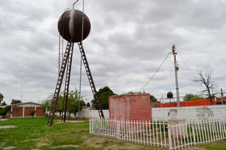 Noria. El ejido Colón cuenta con un tanque donde se almacena el agua extraída de la noria. (EDITH GONZÁLEZ