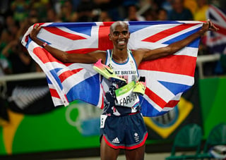 El británico Mohamed Farah se colgó la medalla de oro en la prueba de los cinco mil metros masculino. Mo Farah repite el doblete de fondo