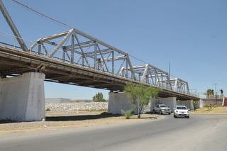 Los pasos vehiculares que se cerrarán son: el ubicado a la altura del ejido La Unión-Santa Rita y el del Puente Plateado, por lo que la circulación en éste, será sólo por la parte de arriba.