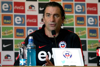 El entrenador de la selección chilena de futbol Juan Antonio Pizzi. Pizzi no cae en excesos de confianza por título