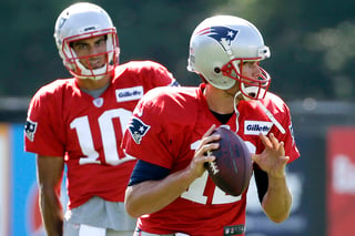 Tom Brady regresó ayer a los entrenamientos con los Patriotas. Tom Brady está listo para jugar el viernes ante las Panteras