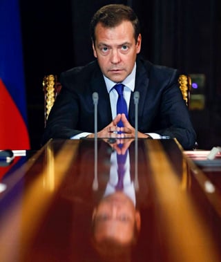 El primer ministro ruso, Dmitry Medvedev, dijo que el veto al equipo ruso es para quitar un rival fuerte de la competencia. (AP)