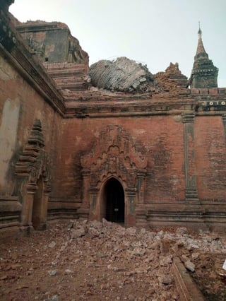 El Ministerio de Cultura birmano confirmó en un comunicado que han sufrido daños al menos 65 templos de la ciudad de Bagan, que fue capital del Reino de Pagan entre los siglos IX y XIII. (EFE) 

