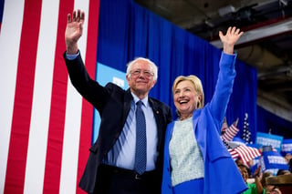 Sanders y Clinton contendieron por la nominación presidencial del Partido Demócrata. (ARCHIVO)
