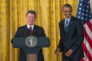 'Estados Unidos está orgulloso de apoyar a Colombia en su búsqueda de la paz', expresó Obama a Santos. (ARCHIVO)