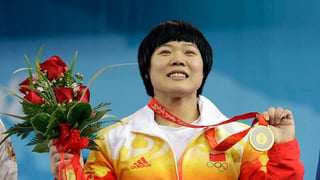 Liu Chunhong, Cao Lei y Chen Xiexia que ganaron oro en levantamiento de pesas en Beijing 2008, han dado positivo. (Archivo)