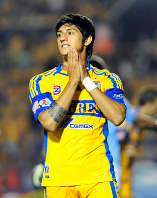El delantero mexicano surgido de Tigres de la UANL podría volver al futbol del país en los próximos días. (Archivo)
