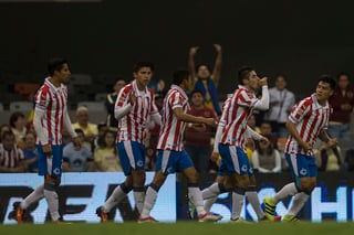 Guadalajara fue muy superior al América anoche en la cancha del estadio Azteca. (AP)
