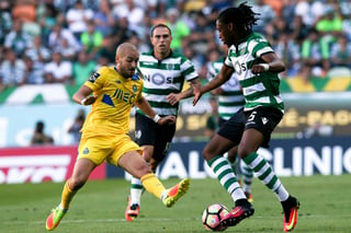 El Sporting llegó a 9 puntos y se colocó como líder del torneo, mientras que Porto se quedó en 6 unidades. (EFE)