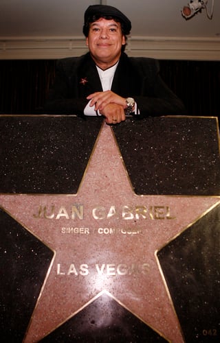 En más de cuatro décadas de trayectoria, Juan Gabriel compuso más de 1,500 canciones interpretadas por artistas como Marc Anthony, Raúl Di Blasio, Ana Gabriel, Angélica María y Lucía Méndez. (ARCHIVO) 
