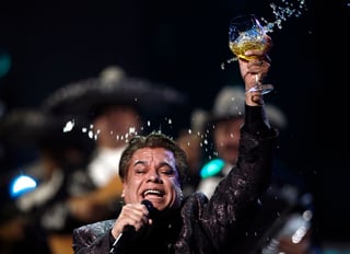 Las ventas de la música de Juan Gabriel se han disparado en la sección latina de la tienda virtual de iTunes de Estados Unidos. (ARCHIVO) 