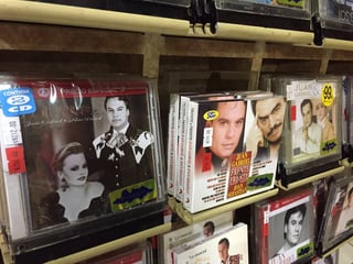 Continúa su éxito. Las tiendas de discos, tanto físicas como digitales, han aumentado la venta de los éxitos de Juan Gabriel, tras su fallecimiento.   (ESPECIAL) 