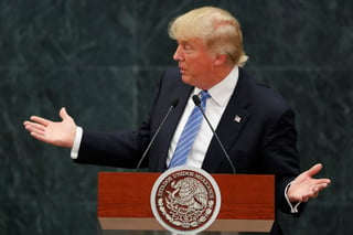 Tras su reunión con Peña Nieto, el magnate aseguró que, aunque hablaron sobre su plan de construir un muro fronterizo 'no abordamos quién pagará por él'. (AP)