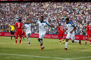 Honduras venció 2-1 a Canadá y llegó a 7 puntos en el grupo 1 de las eliminatorias al Mundial. (EFE)