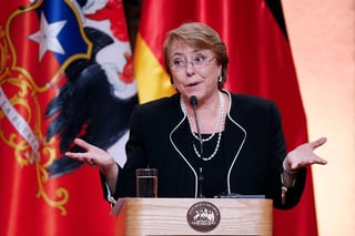 Caída libre. La aprobación a la gestión de la presidenta de Chile, Michelle Bachelet, llegó en agosto al 19 %, el nivel más bajo. (ARCHIVO)
