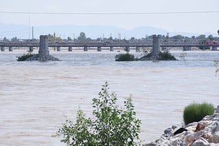 Fenómeno. Así luce el río Nazas en la actualidad, por las constantes lluvias en la cuenca alta. (FERNANDO COMPEÁN)