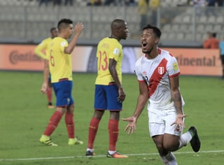 Renato Tapia anotó el gol del triunfo de los peruanos. (AP)