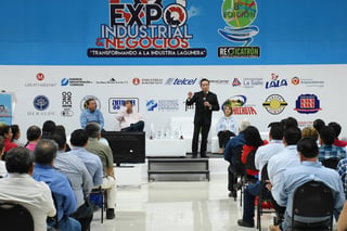 Expectativa. Es especialista Erick Guerrero, asistió ayer a la Expo Industrial y Comercial. (EL SIGLO DE TORREÓN)