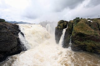 Caboraca. Esta presa en el municipio de Canatlán está vertiendo agua al río La Sauceda.