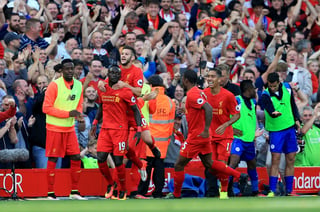 El Liverpool se coloca provisionalmente quinto en la tabla con 7 puntos en cuatro partidos, mientras que el Leicester yace en la decimoquinta plaza con 4. (AP)