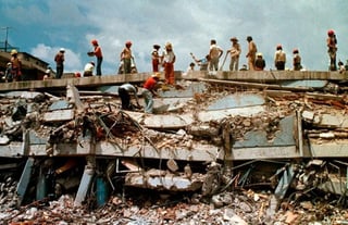 En la capital mexicana el sismo dejó tal daño que fue necesaria la ayuda internacional. (ARCHIVO)