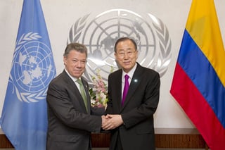 El secretario general de la ONU Ban Ki-moon felicitó a Santos por lo que calificó como la 'gran victoria para Colombia y para la humanidad' que supone el acuerdo. (EFE)