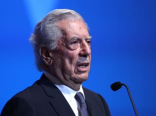Vargas Llosa consideró que las posibilidades son 'infinitas', pues la historia puede ser contada por un narrador omnisciente o por varios personajes. (ARCHIVO)
