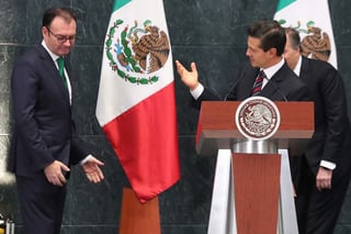 'El desgaste de Videgaray por la visita de Trump, me llevó a aceptar su renuncia como secretario de Hacienda', dijo Peña Nieto. (ARCHIVO) 