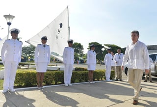 El presidente Santos puso de relieve la trascendencia de la tarea de los miembros de las Fuerzas Militares de cara a la finalización del conflicto. (NOTIMEX)