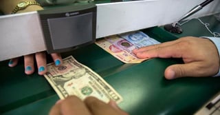 En ventanillas bancarias el dólar cotiza en 20.18 pesos, de acuerdo con información de Banamex. (TWITTER) 
