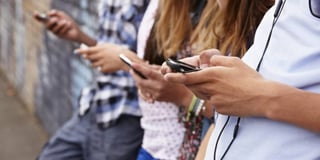 Ingreso. De acuerdo a datos del Ifetel el uso de teléfonos móviles ha aumentado 25 por ciento en personas de bajos ingresos.