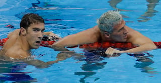 Phelps advirtió a Lochte que no hiciera locuras. (ARCHIVO)