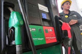 En octubre las gasolinas Magna y Premium no registran incremento. (ARCHIVO) 