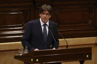 'O referéndum o referéndum', proclamó el presidente catalán en su discurso en el debate de una cuestión de confianza en el Parlamento regional. (EFE)