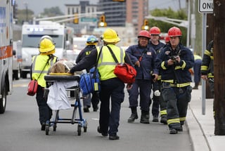 Se han reportado más de 100 personas heridas, muchas de ellas en condición crítica. (EFE)