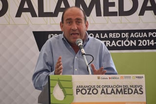Expresó que Torreón tiene actualmente 90 pozos para ofrecer agua a toda la comunidad, pero 20 de ellos, que serán 24 al finalizar este año, son nada más del actual gobierno. (FERNANDO COMPEÁN)
