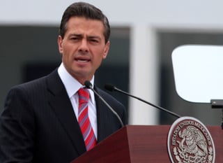 Peña Nieto habló con cada uno de los familiares que estuvieron presentes en el 'homenaje póstumo al personal caído en cumplimiento del deber' por los hechos ocurridos la madrugada del viernes en Culiacán. (ARCHIVO)