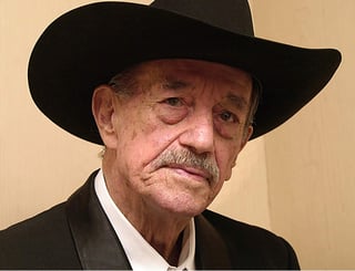 Mario Almada destacó por haber participado en los westerns mexicanos, sumando más de 300 títulos, en su mayoría actuando como justiciero. (ARCHIVO)

