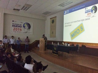La charla estuvo a cargo de la doctora Josefina Morales de León, consejera del INA e investigadora del Instituto Nacional de Ciencias Médicas y Nutrición 'Salvador Zubirán'. (EL SIGLO DE TORREÓN) 
