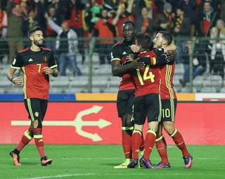 Bélgica no tuvo problemas para derrotar 4-0 a Bosnia. (EFE)