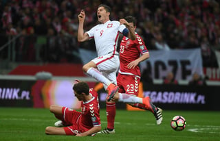 La estrella del Bayern, que lleva siete partidos de clasificación seguidos marcando, volvió a dejar en evidencia a la zaga danesa. (EFE)
