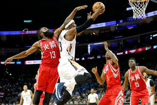 Los Rockets vencieron 123-117 a Pelicans en China. (AP)