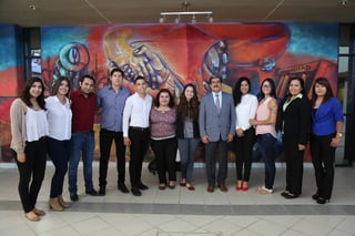 Enseñanza. Previo a su partida, los estudiantes beneficiados sostuvieron una reunión con el rector de UTT, Raúl Martínez. (CORTESÍA)