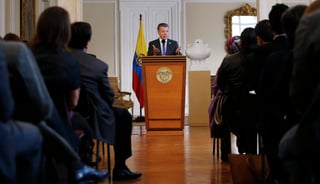 El nuevo Nobel de Paz consideró que la prestigiosa distinción constituye un mandato para que Colombia no se rinda en la búsqueda de la paz. (AP)